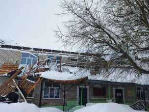 Произошел сход части кровли на основном здании детского сада №3