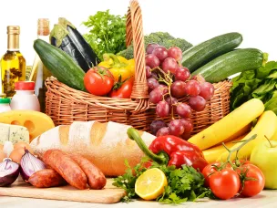 Лето без отравлений: как безопасно хранить и готовить продукты