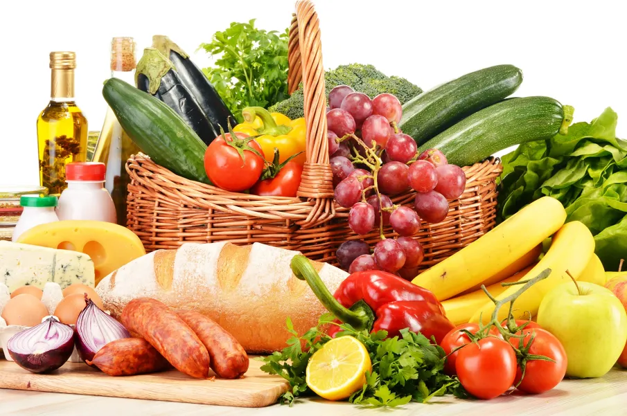 Лето без отравлений: как безопасно хранить и готовить продукты