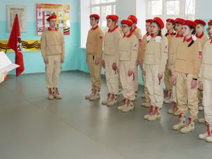 Флаг «Юнармии» с достоинством неси!