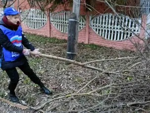 Тимуровцы снова берутся за дело.