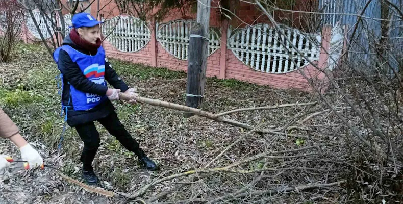 Тимуровцы снова берутся за дело.