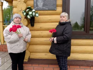 Возложение цветов к мемориальной доске, памяти участника СВО Макулова А.Н.