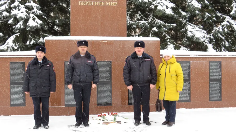 Сотрудники Лукояновской полиции приняли участие в акции, посвященной Дню Героев Отечества