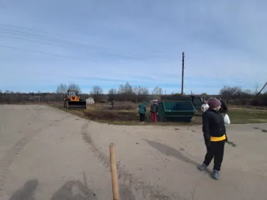 санитарная очистка территории кладбища в р.п.им.Степана Разина